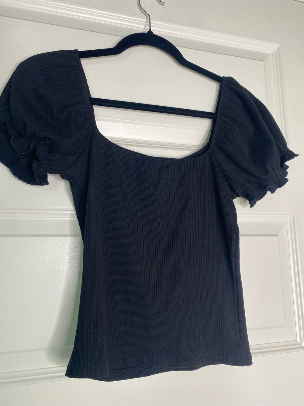 Feminine Black Puff Sleeve Square Neck Crop Top with Ribbon Accent - Picture 4 of 4